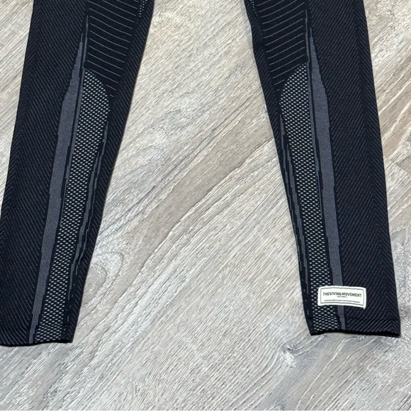 The Giving Movement Tonal Compression Sleeveless Bodysuit XS - Picture 3 of 8